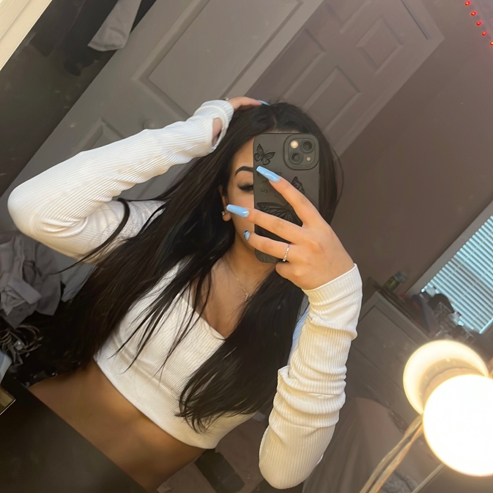 white long sleeve crop top